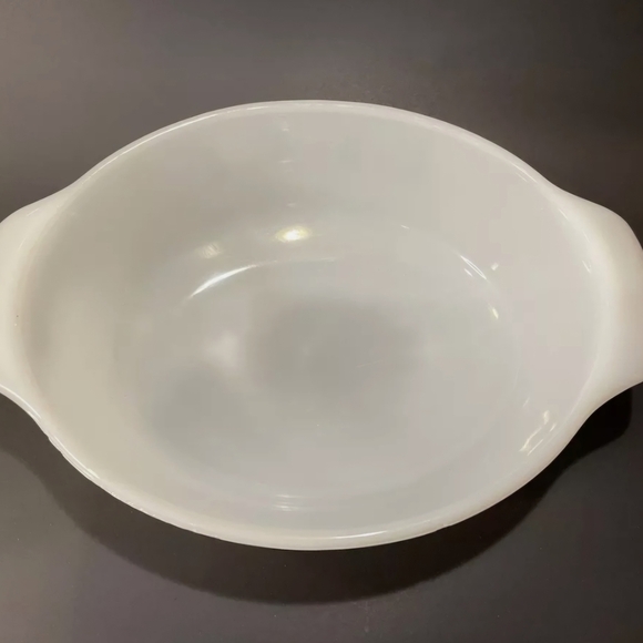 Anchor Hocking Blue and White Bakeware Bowl with Pouring Spouts - Picture 4 of 6